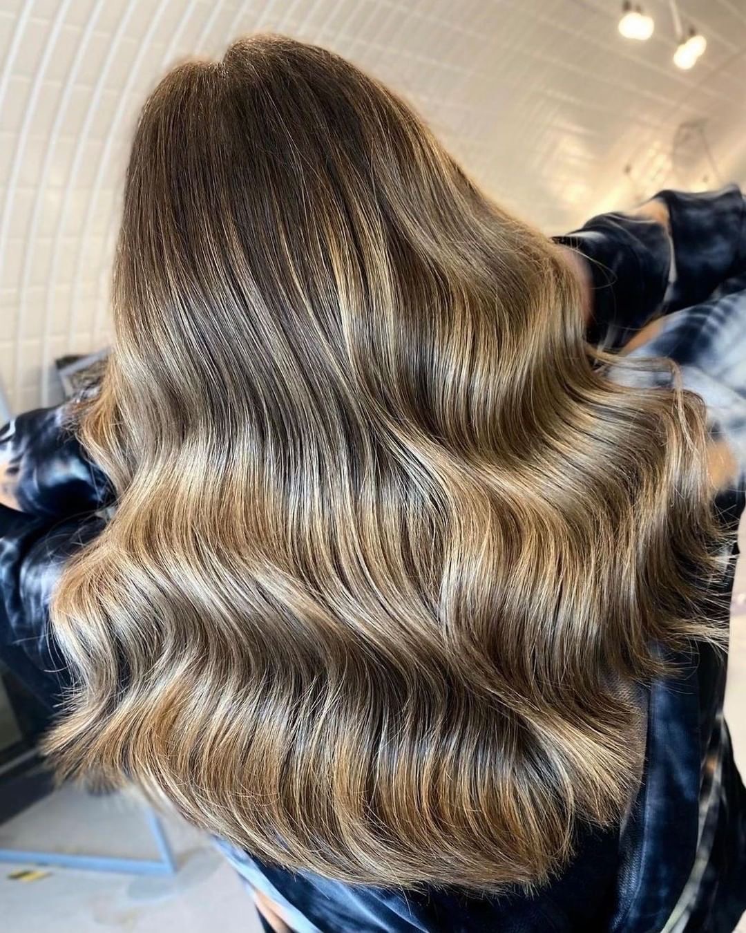 Mid-Back Wavy Golden Brown Balayage Mid-Back Wavy Golden Brown Balayage — Winter Balayage