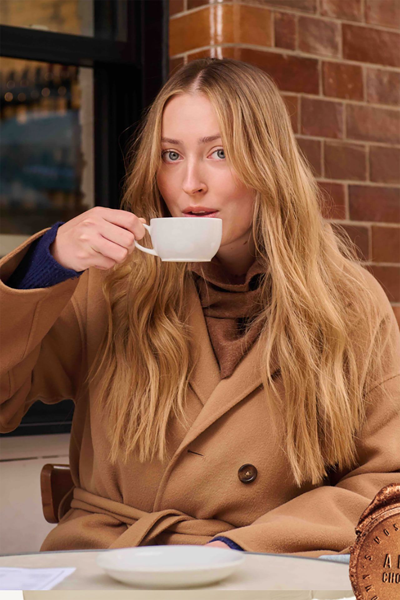Mid-Back Ash Blonde With Subtle Highlights Mid-Back Ash Blonde With Subtle Highlights — Low Maintenance Winter Hair Colors