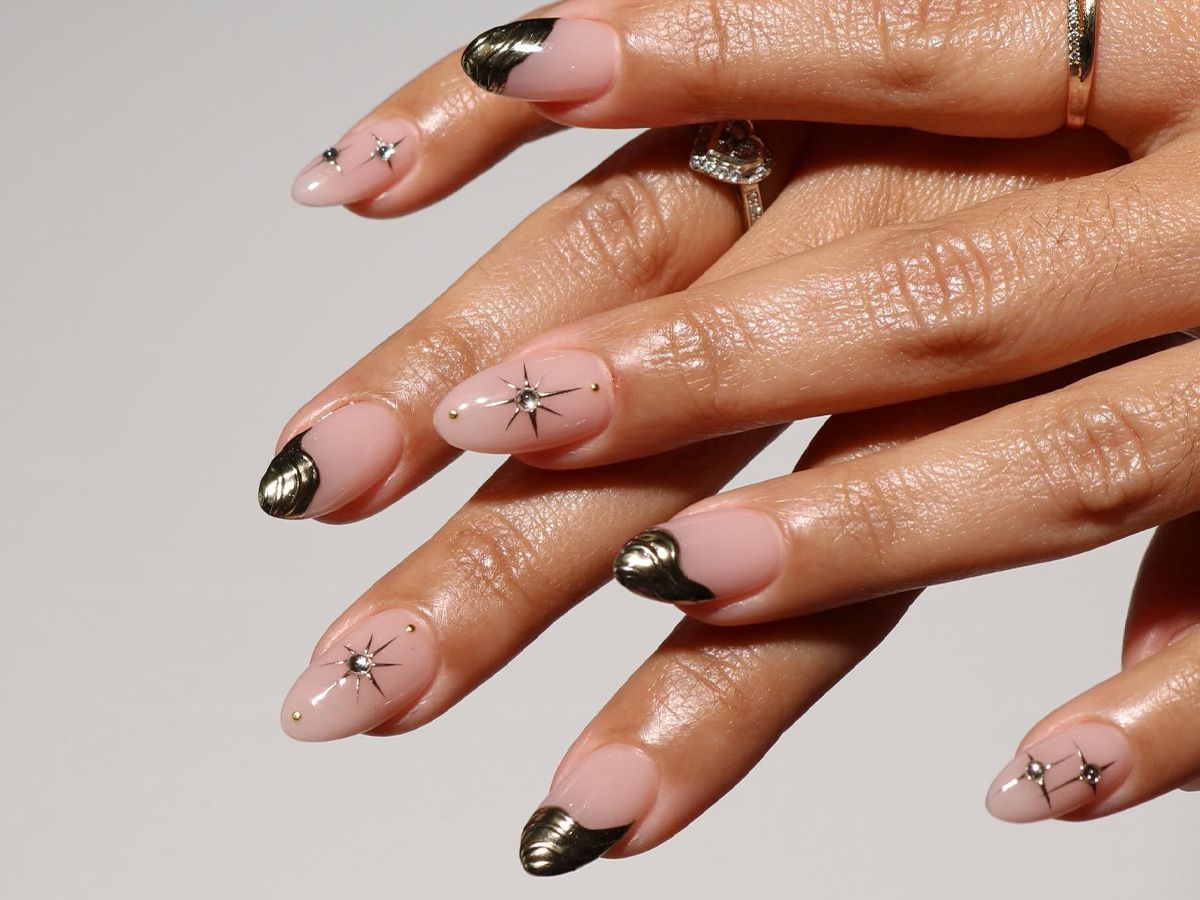 Gold Chrome Accents and Stars — Chrome Nail Designs