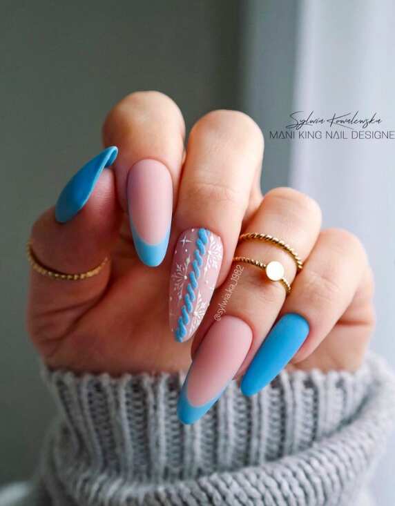 Elegant Grey Stamped Fine Knit — Sweater Nails