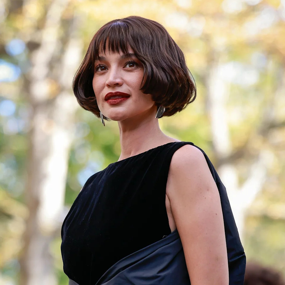 Chin Dark Brown Bob with Soft Waves — Winter Bob Haircuts