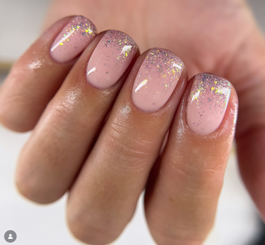 Short Oval Pink Glitter Ombré Tips Short Oval Pink Glitter Ombré Tips — Winter Pink Nails