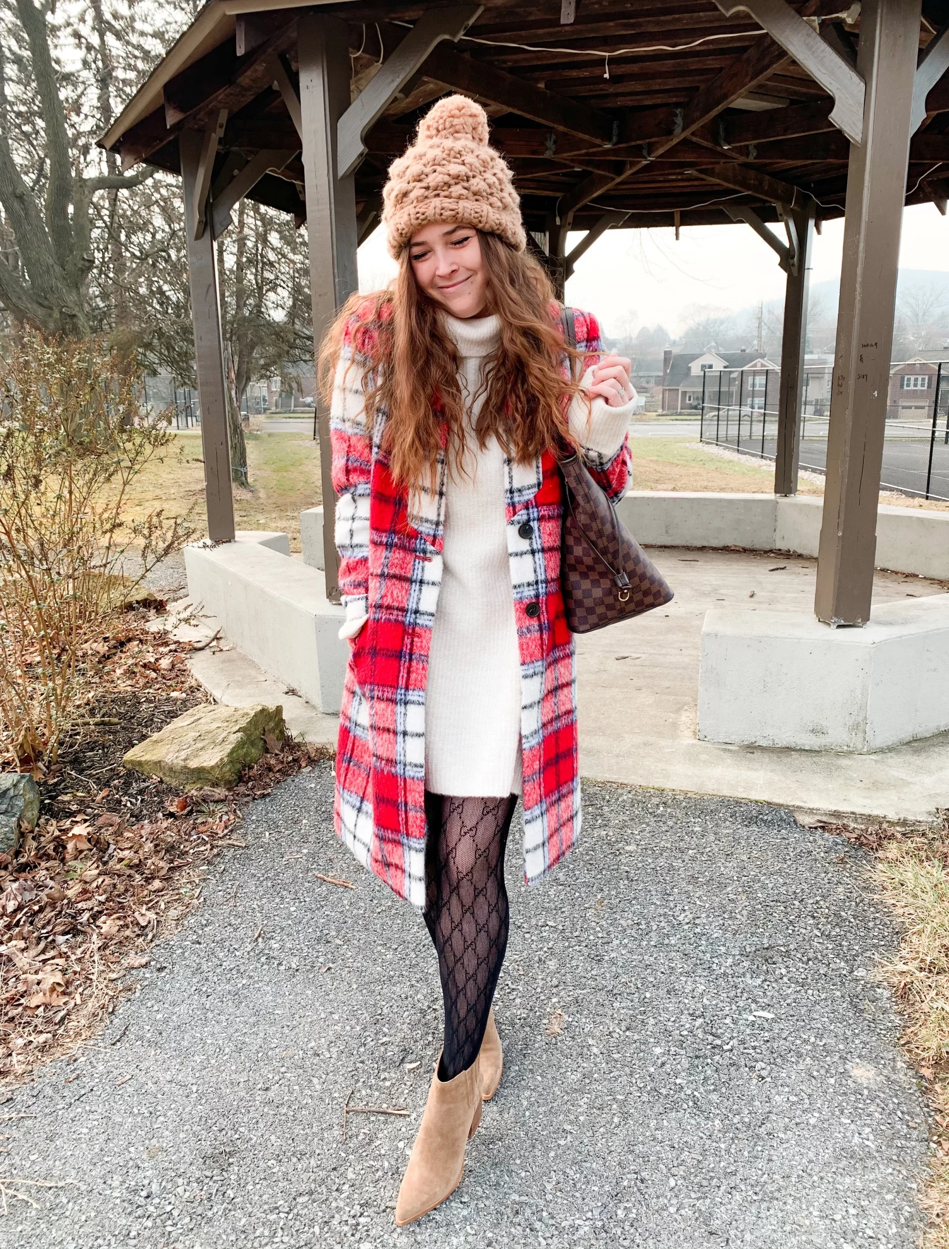 Outdoor Casual: Patterned Black Tights with a Plaid Coat — Tights Outfits
