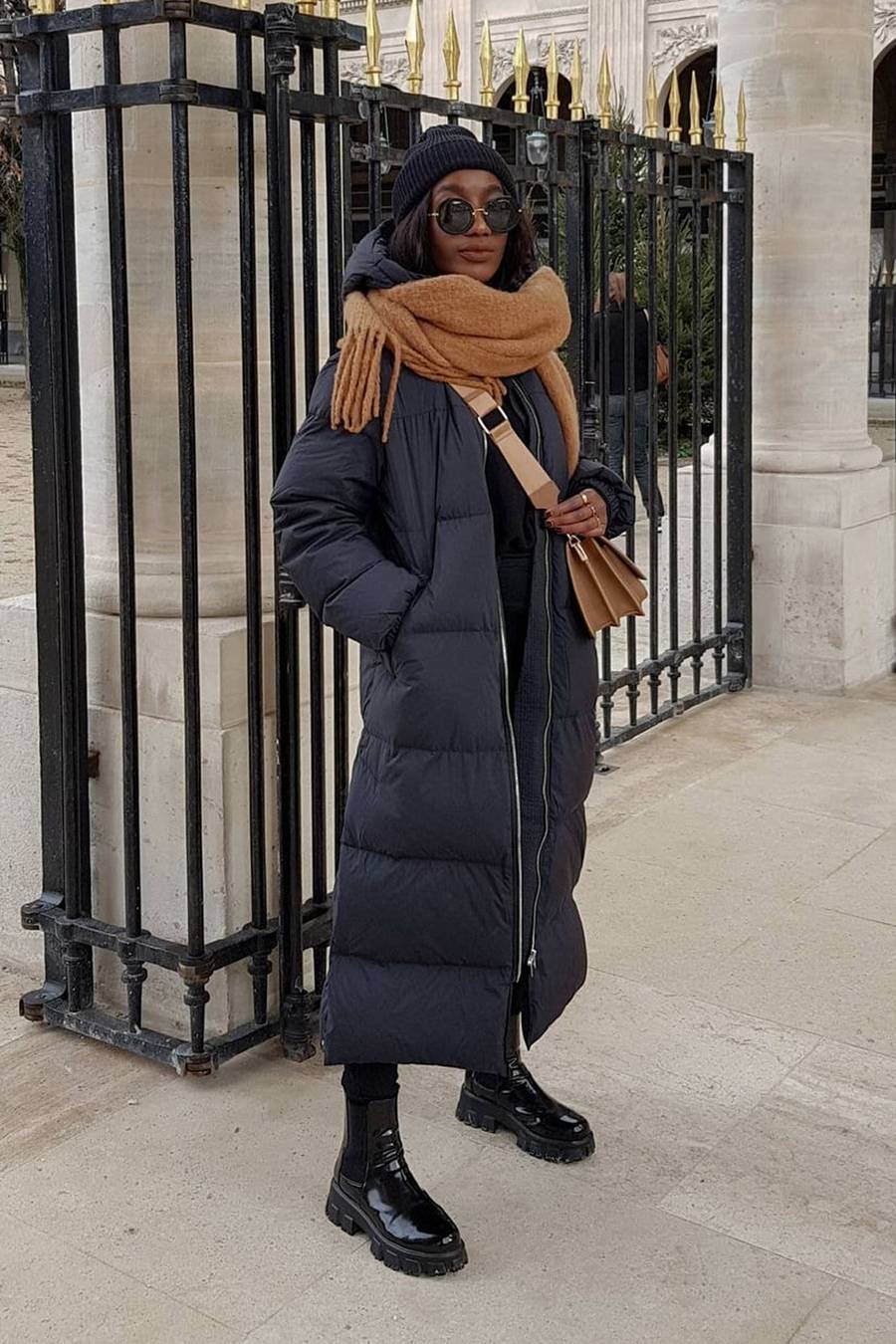Fitted Navy Puffer Coat with Chunky Scarf — Long Puffer Coat Outfits