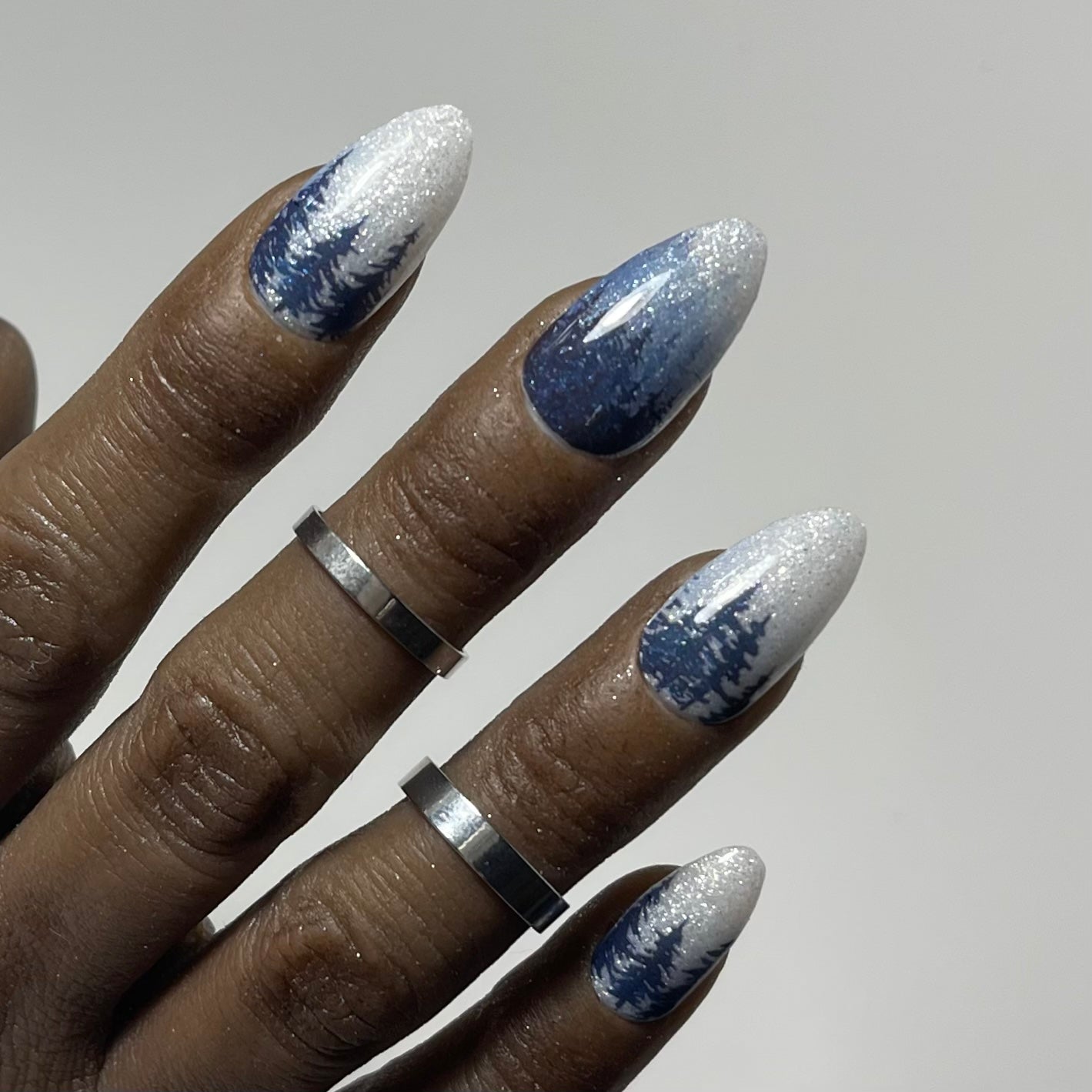 Winter Tree Motif On Accent Nails Visual Idea Winter Tree Motif On Accent Nails Visual Idea — Winter Dip Powder Nails