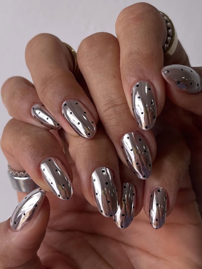 Minimalist Modern Visual Idea — Silver Chrome Nails