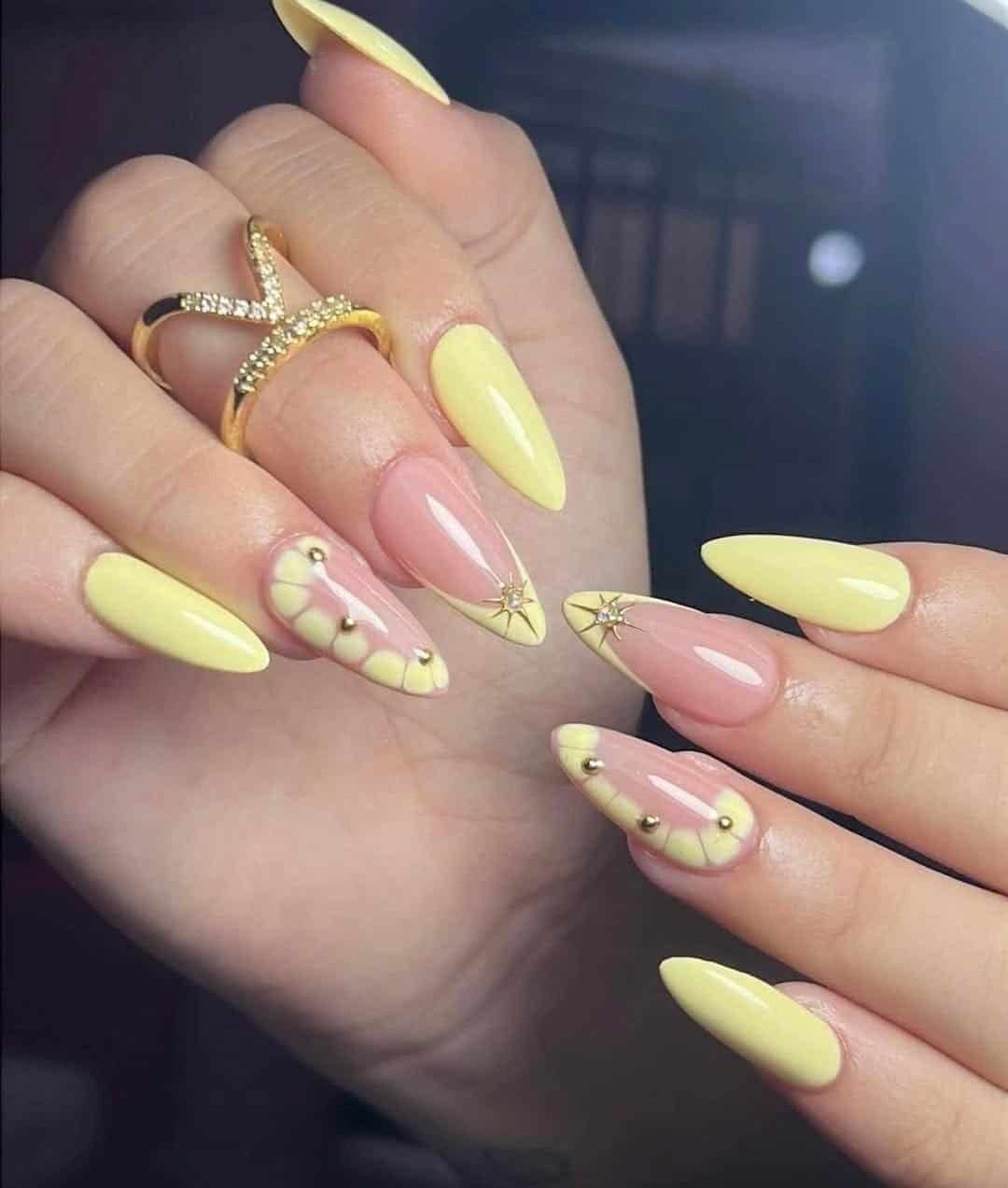 Medium Almond Yellow Floral Gold Bead Nails Medium Almond Yellow Floral Gold Bead Nails — Yellow Nail Designs