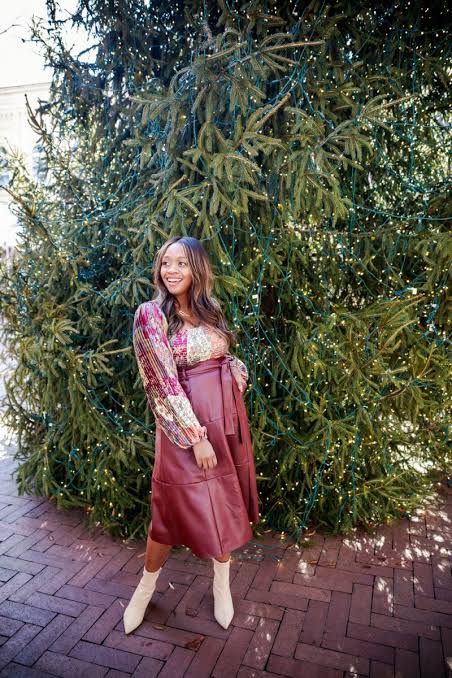 Eye-Catching Casual: Burgundy Leather Midi Skirt with Patterned Top and Cream Boots Eye-Catching Casual: Burgundy Leather Midi Skirt with Patterned Top and Cream Boots — Leather Skirt Outfits