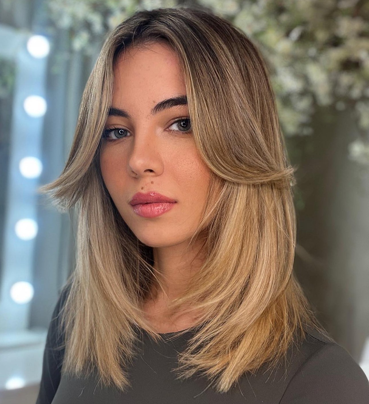Face-Framing Layers With Inward Curl Face-Framing Layers With Inward Curl — Medium Length Winter Haircuts