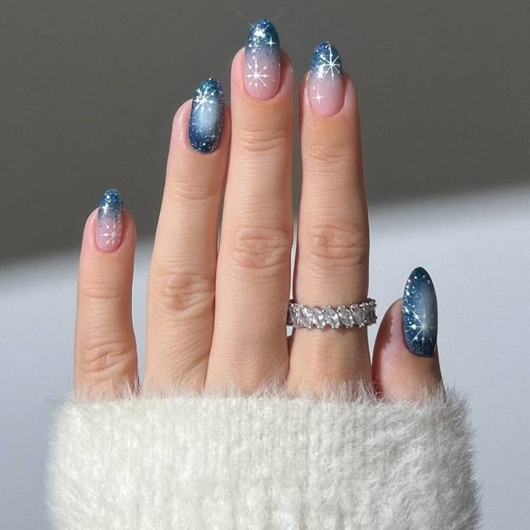 Nude Glitter Gradient Snowflake Nails Nude Glitter Gradient Snowflake Nails — Winter Round Nails