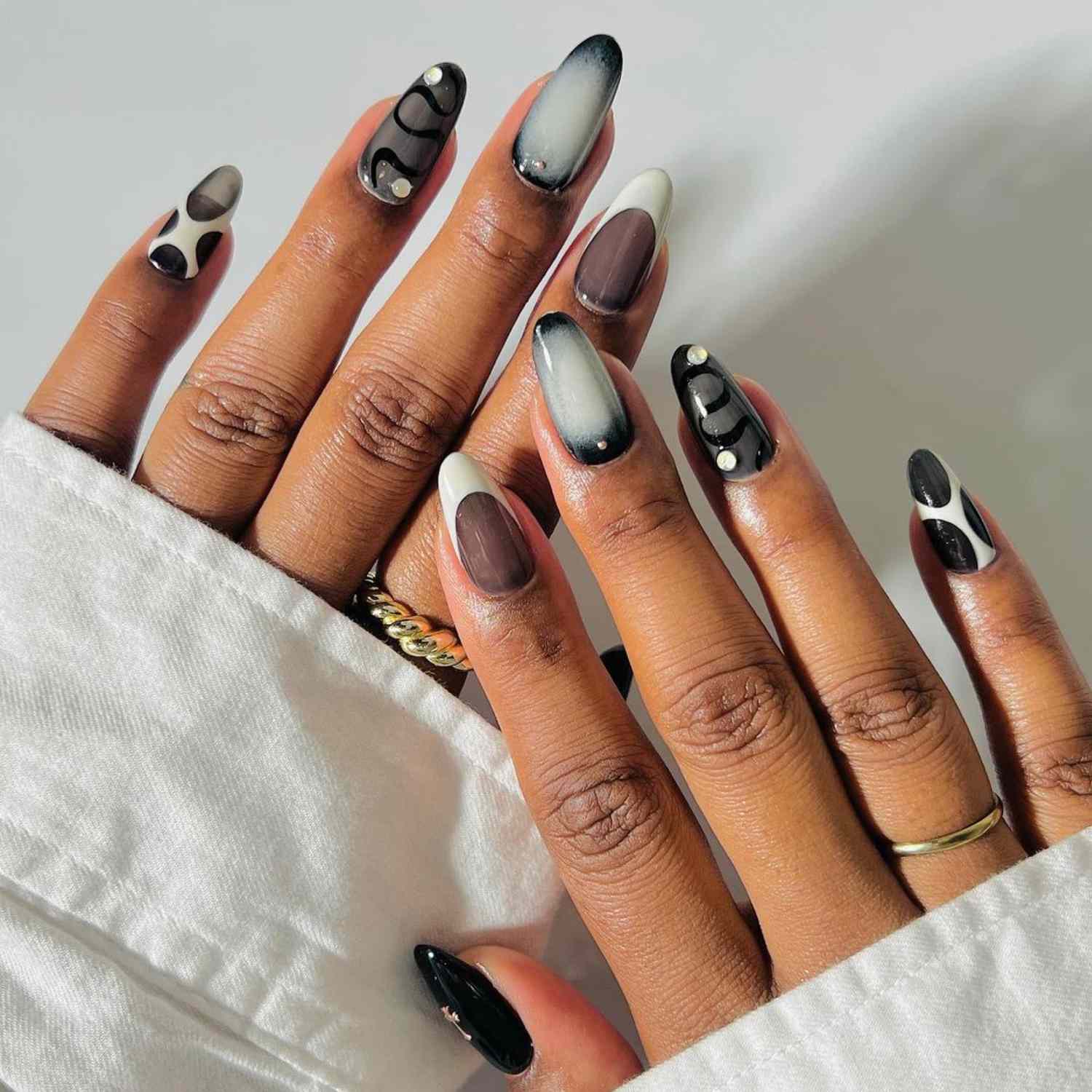Mixed Finish Black Abstract Nails Mixed Finish Black Abstract Nails — Black Nail Ideas