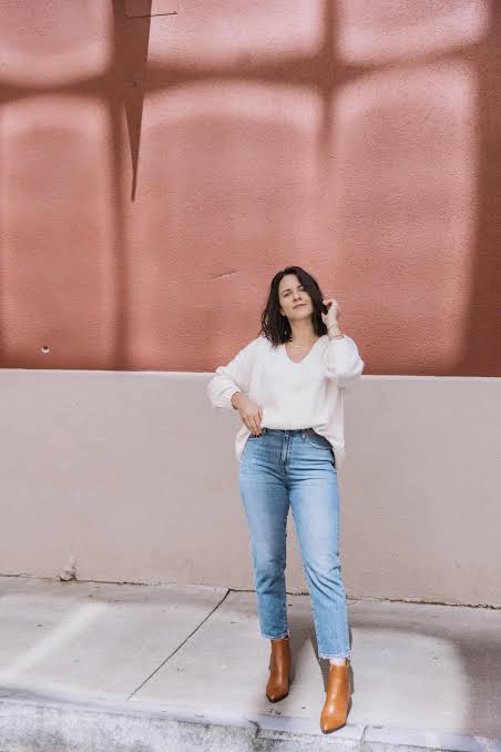 Classic Cream: Oversized Sweater with Straight Leg Jeans Classic Cream: Oversized Sweater with Straight Leg Jeans — Oversized Sweater Outfits