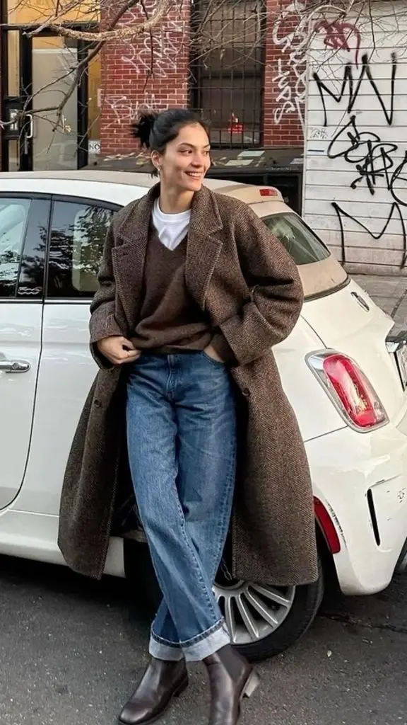 Tweed Coat and Jeans with Dark Brown Ankle Boots Tweed Coat and Jeans with Dark Brown Ankle Boots — Ankle Boots Outfits