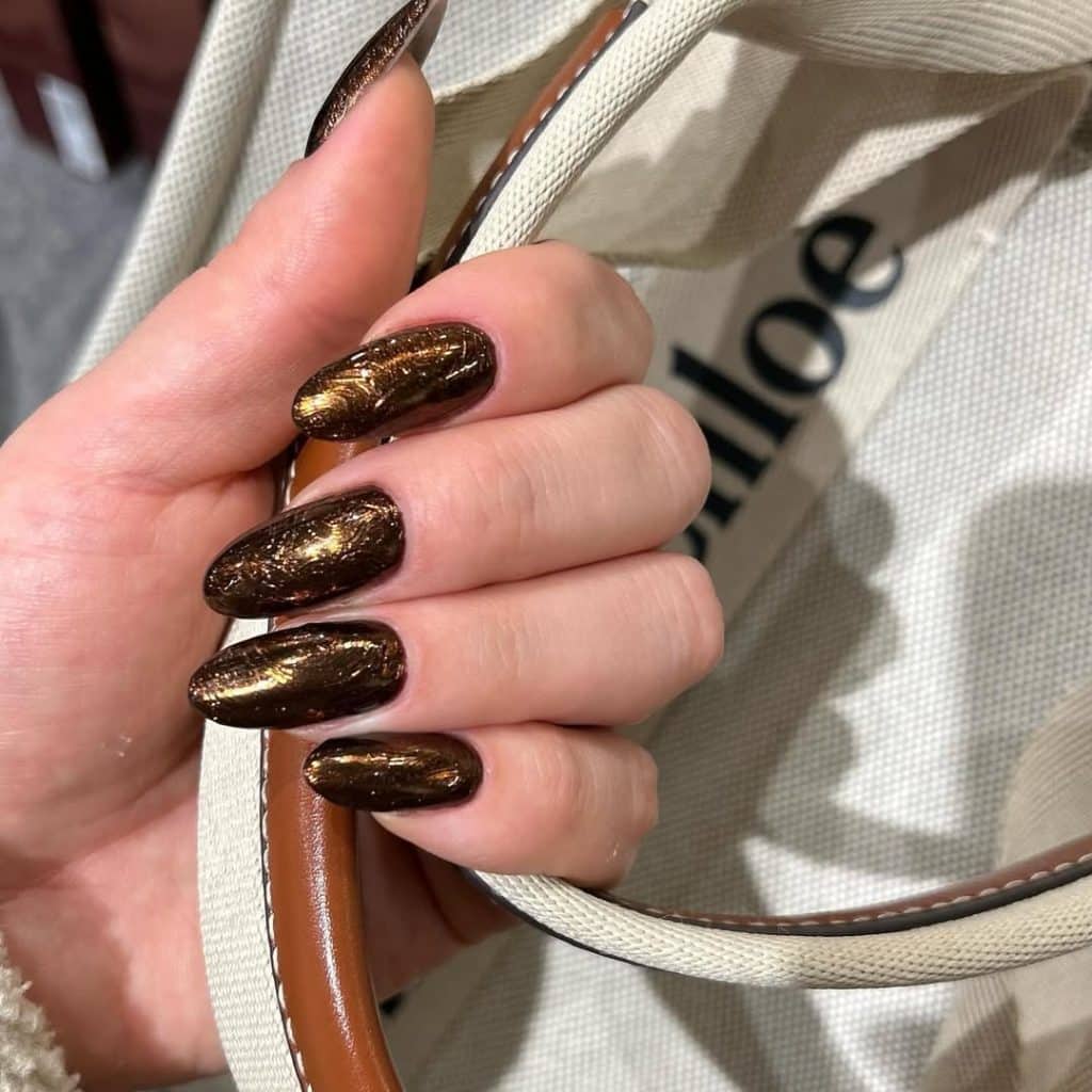 Textured Metallic Foil Accents Textured Metallic Foil Accents — Chocolate Brown Nails