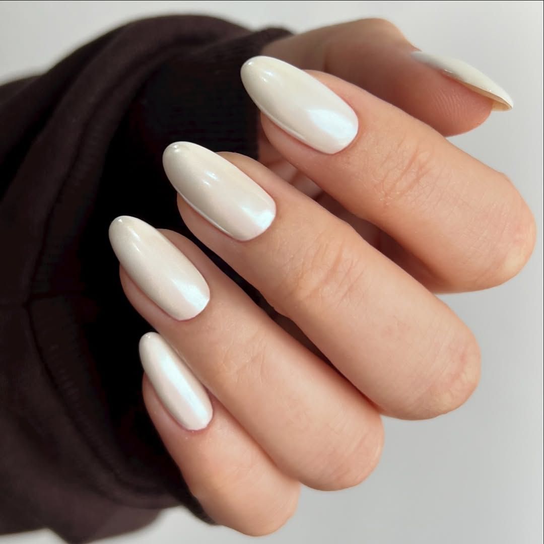 Ethereal Pearlescent Off-White Almond Nails Ethereal Pearlescent Off-White Almond Nails — Winter White Nails
