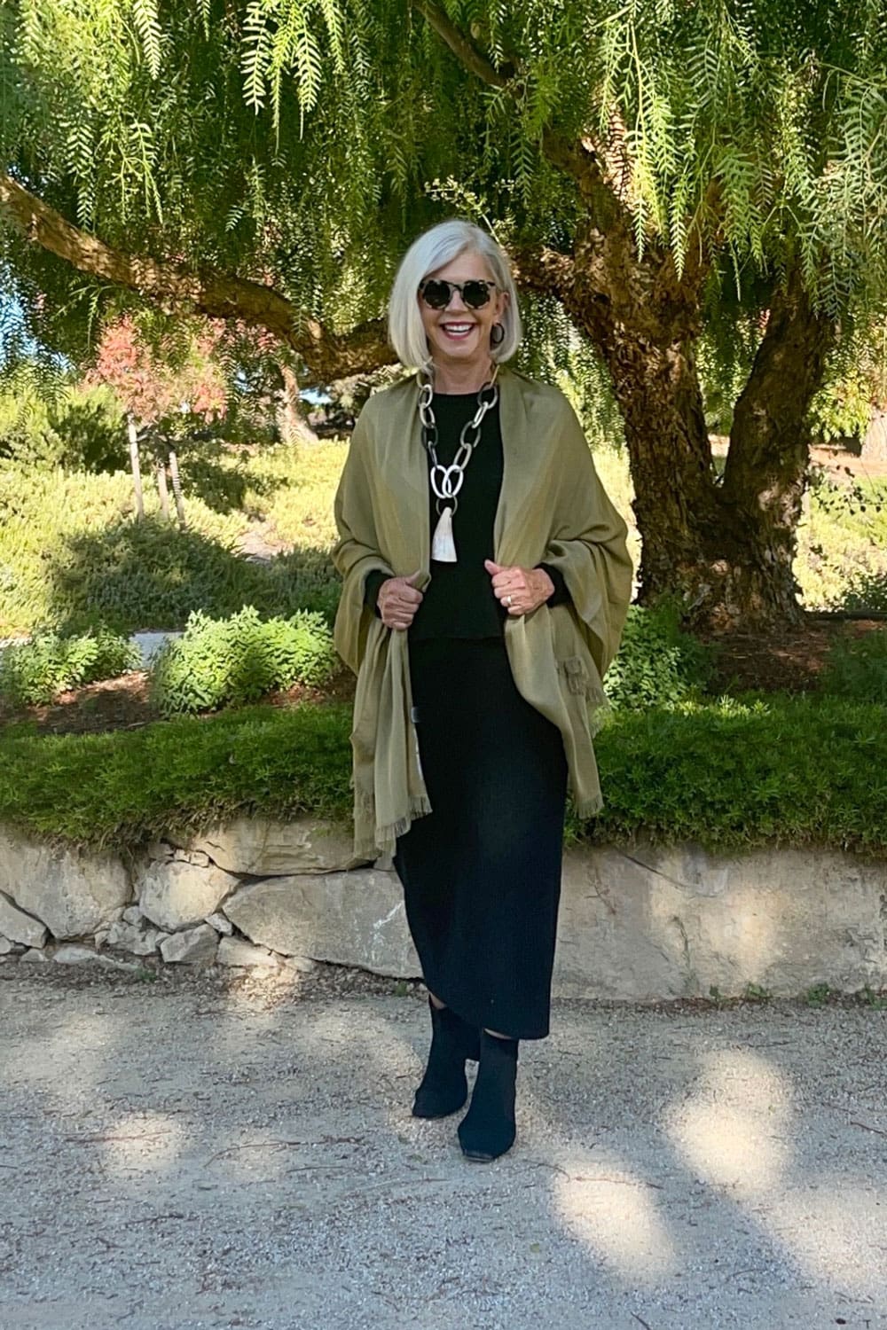 Olive Green Shawl as an Elegant Layer for a Daytime Event — Scarf Outfits