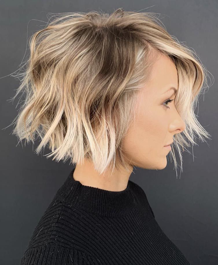 Messy Waves Collarbone Bob — Winter Hairstyles for Short Hair