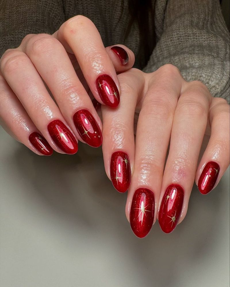 Deep Red Gold Shimmer Stars — Winter Red Nails