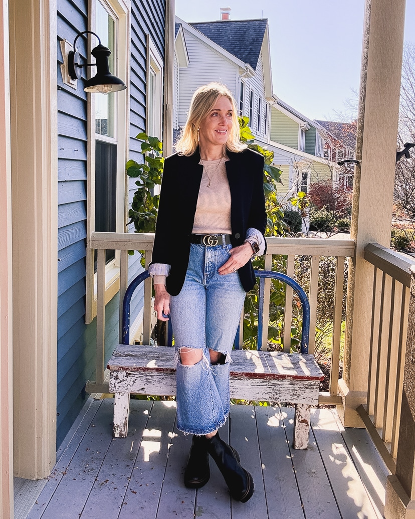 Platform Chelsea Boots with Distressed Jeans and a Blazer Platform Chelsea Boots with Distressed Jeans and a Blazer — Chelsea Boots Outfits