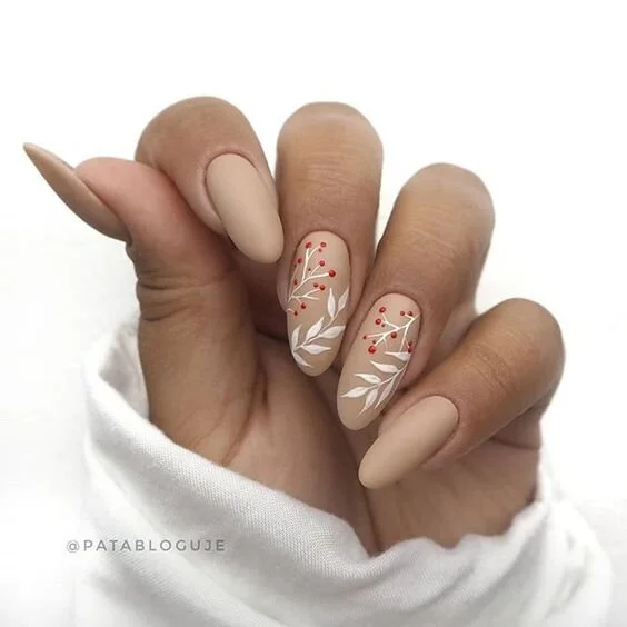 Leaf And Berry Branches Visual Idea Leaf And Berry Branches Visual Idea — Winter Nude Nails