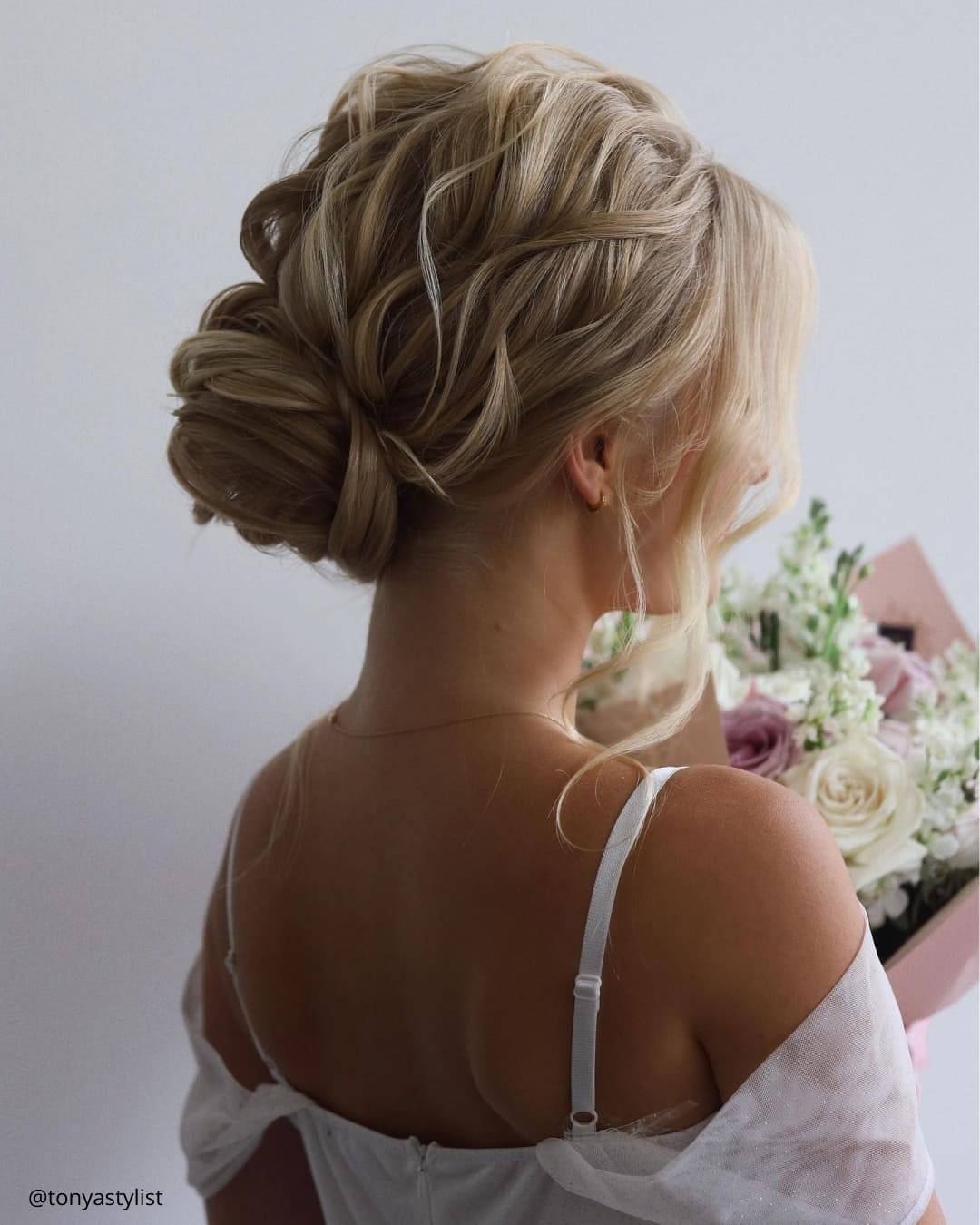 Voluminous Blonde Textured Updo Voluminous Blonde Textured Updo — Winter Updos