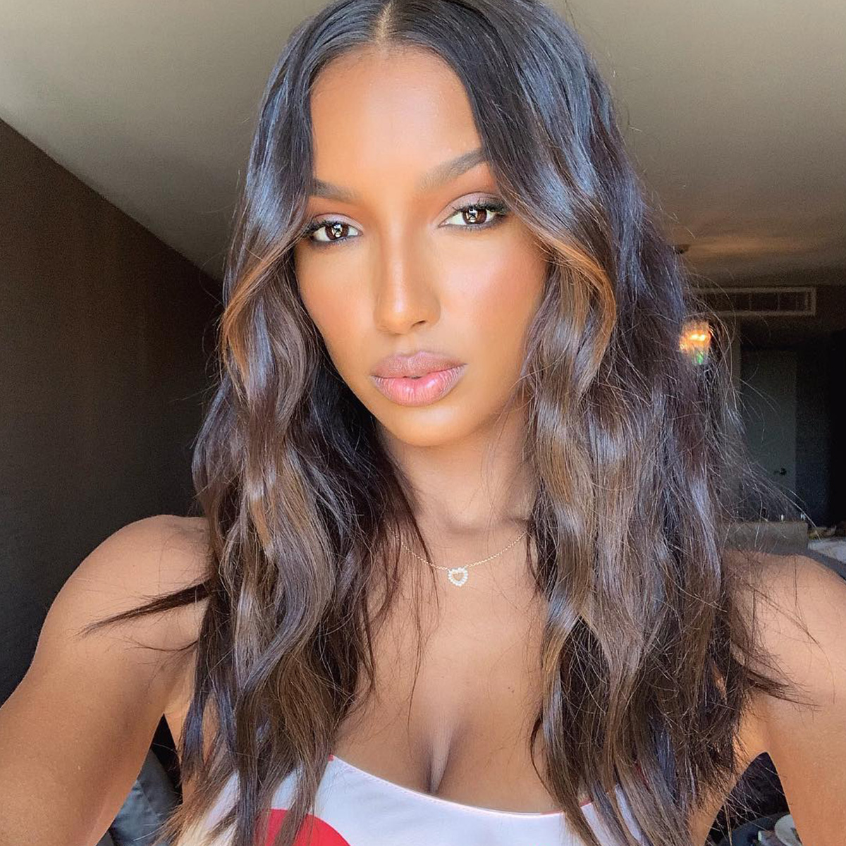 Dark Brown Wavy Hair With Caramel Highlights — Easy Winter Hairstyles