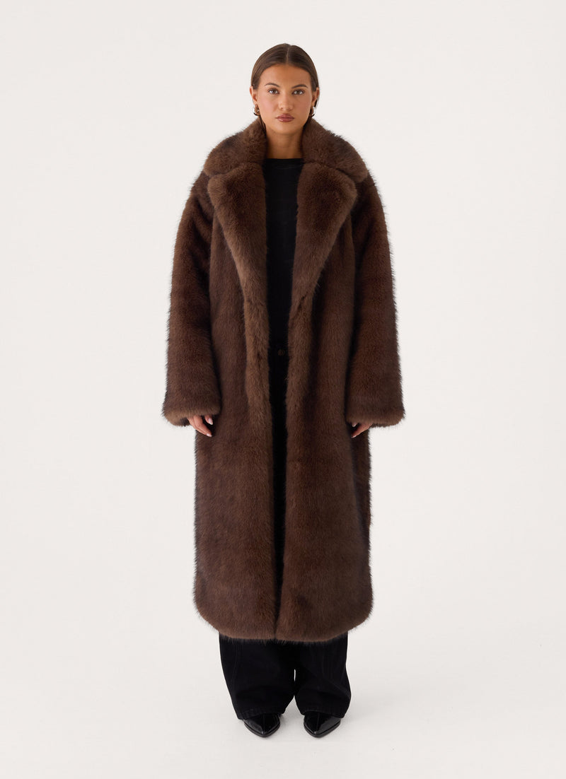 Oversized Brown Faux Fur Coat Over Black Top and Trousers Oversized Brown Faux Fur Coat Over Black Top and Trousers — Baddie Winter Outfits