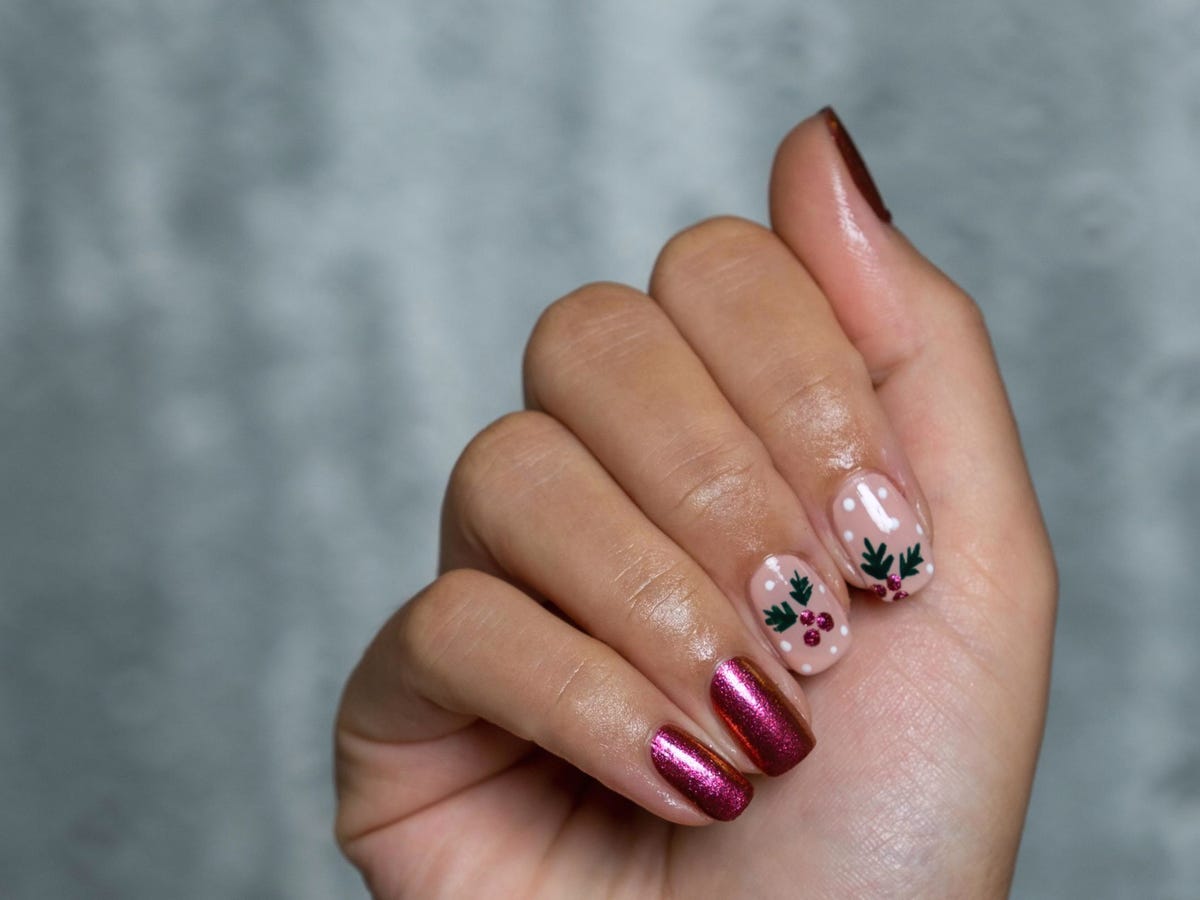 Nude With Holly Berry And Rose Gold Shimmer Nude With Holly Berry And Rose Gold Shimmer — Winter Square Nails