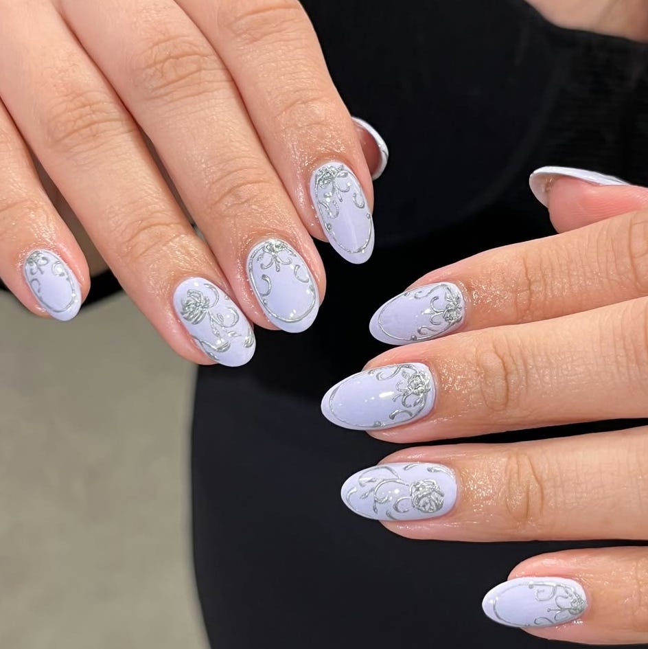 Elegant Silver Filigree Nails Elegant Silver Filigree Nails — Cute Winter Nails