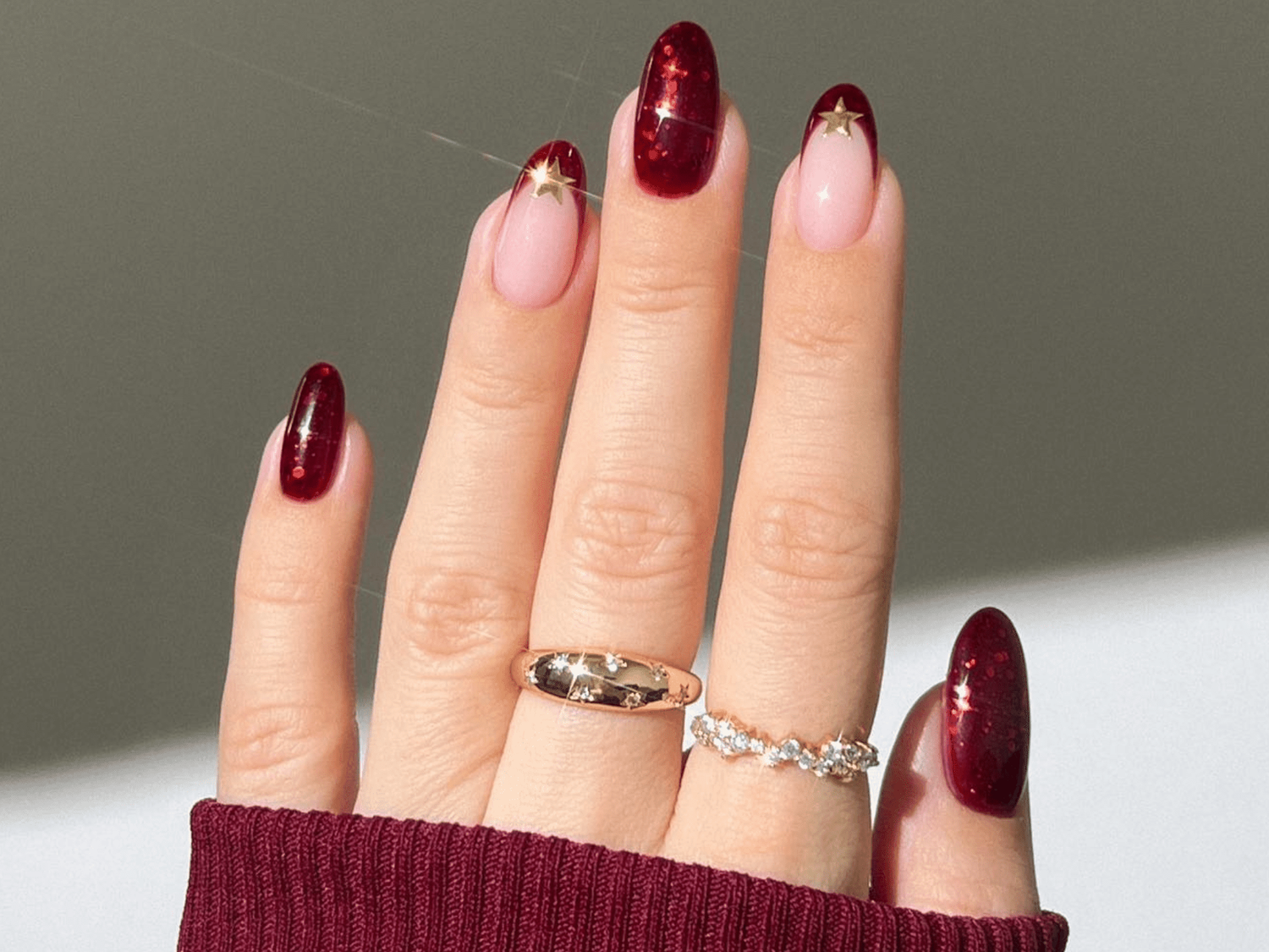 Deep Red Glitter Star Medium Ovals Deep Red Glitter Star Medium Ovals — Simple Winter Nails
