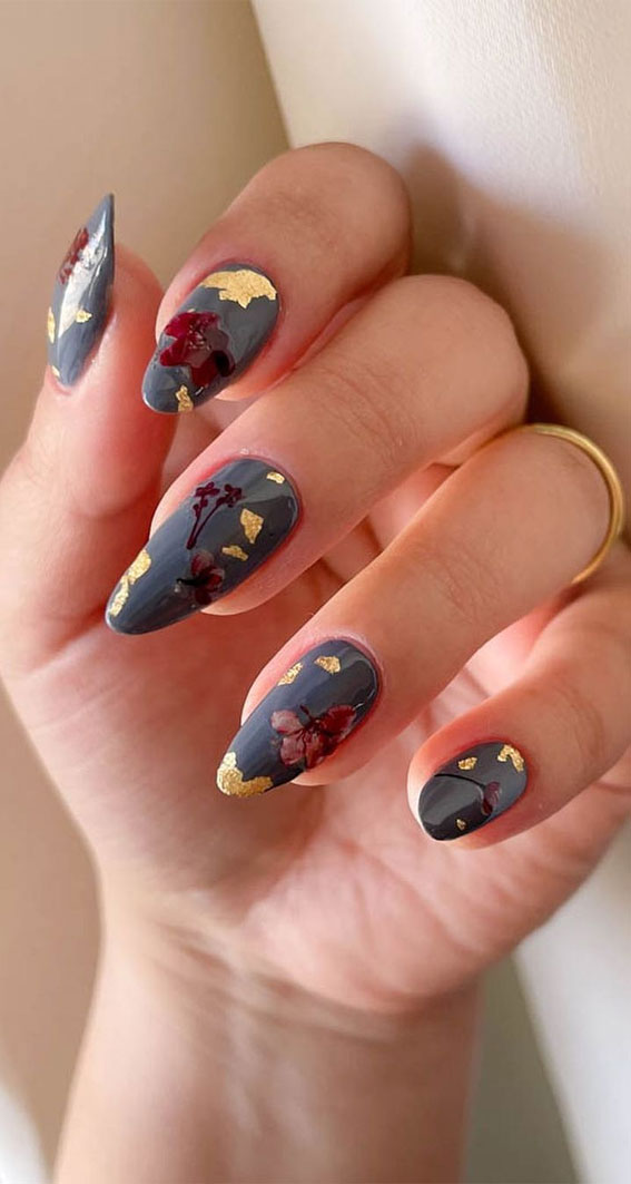 Charcoal Grey Dried Flower Nails Charcoal Grey Dried Flower Nails — Fall to Winter Nails
