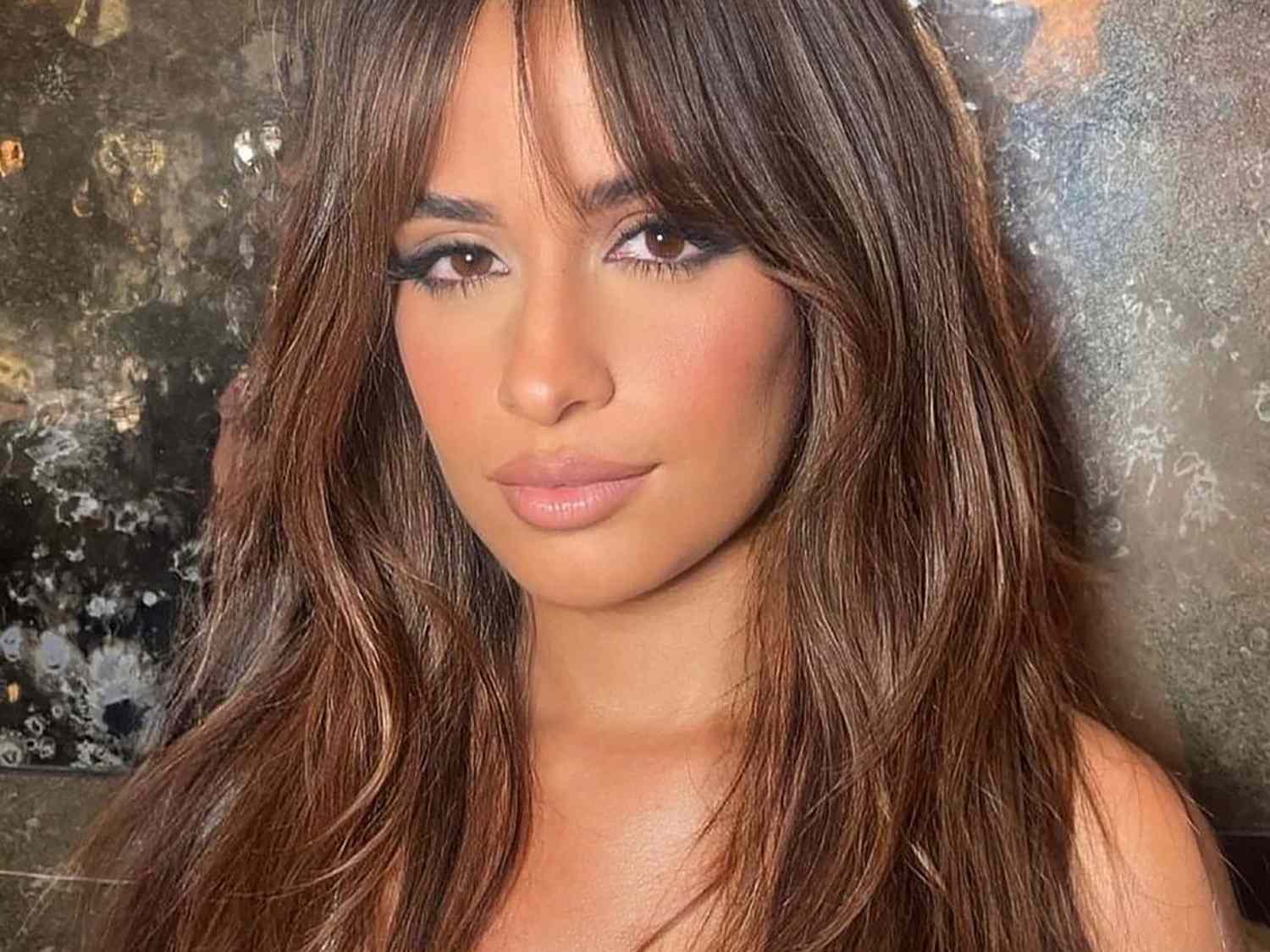 Warm Caramel Base with Blonde Highlights — Winter Hair Colors for Women Over 40