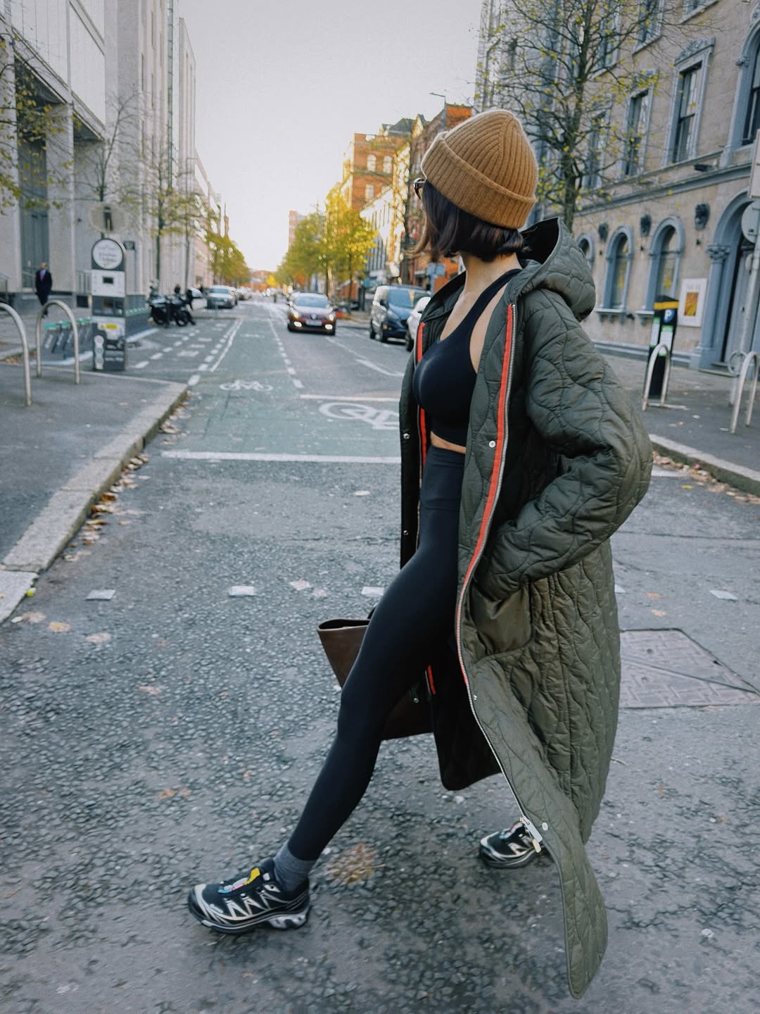 Cropped Black Puffer with Jeans and Orange Sneakers Cropped Black Puffer with Jeans and Orange Sneakers — Winter Puffer Jacket Outfits