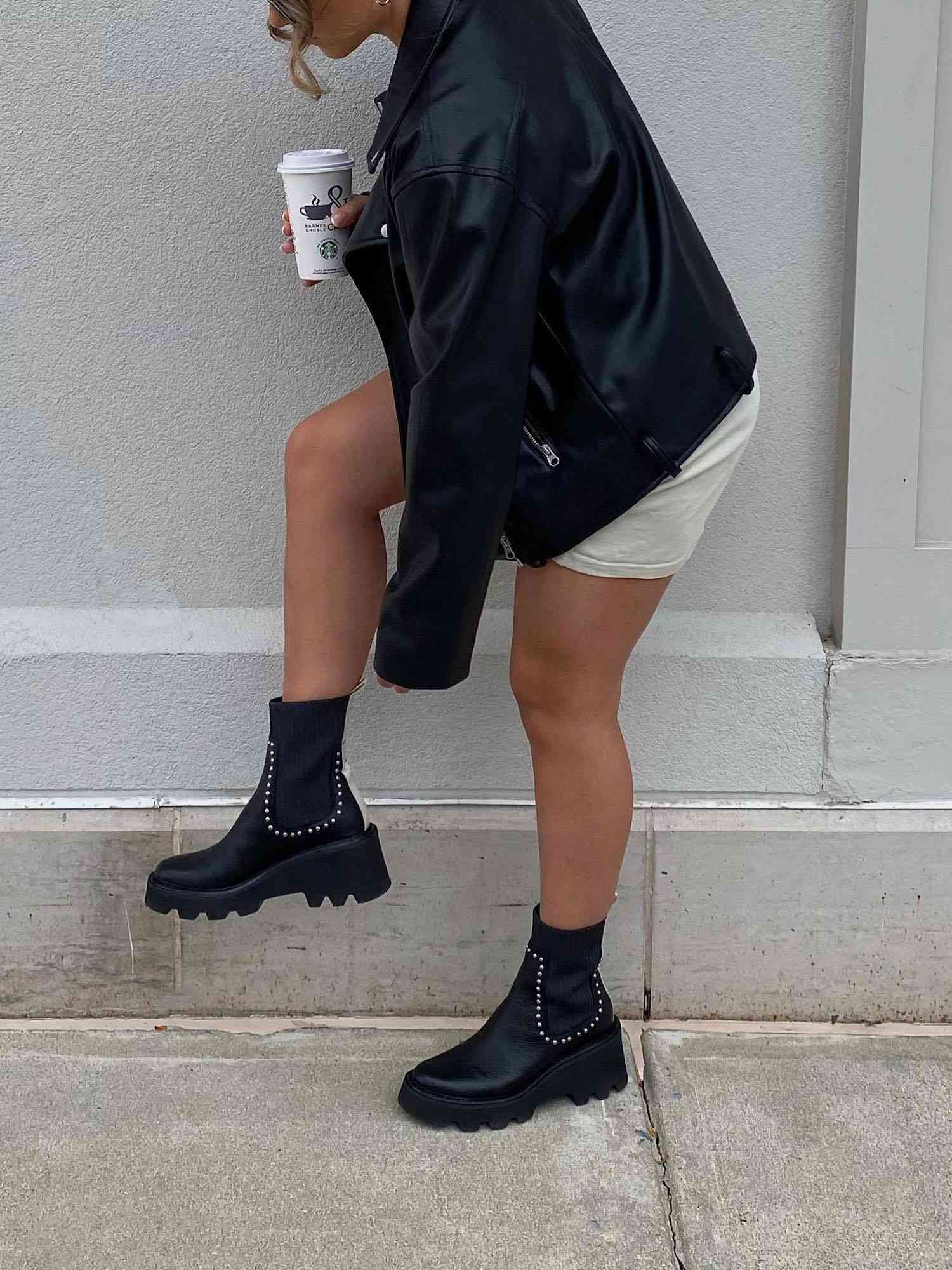 Cream Top Black Leather Jacket Studded Platform Chelsea Boots with Leather Jacket Cream Top Black Leather Jacket Studded Platform Chelsea Boots with Leather Jacket — Chelsea Boots Outfits