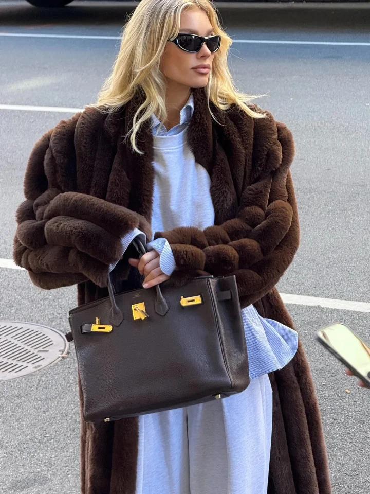Chic Bohemian: Beige Sweatpants with Faux Fur Coat and Blue Shirt — Sweatpants Outfits