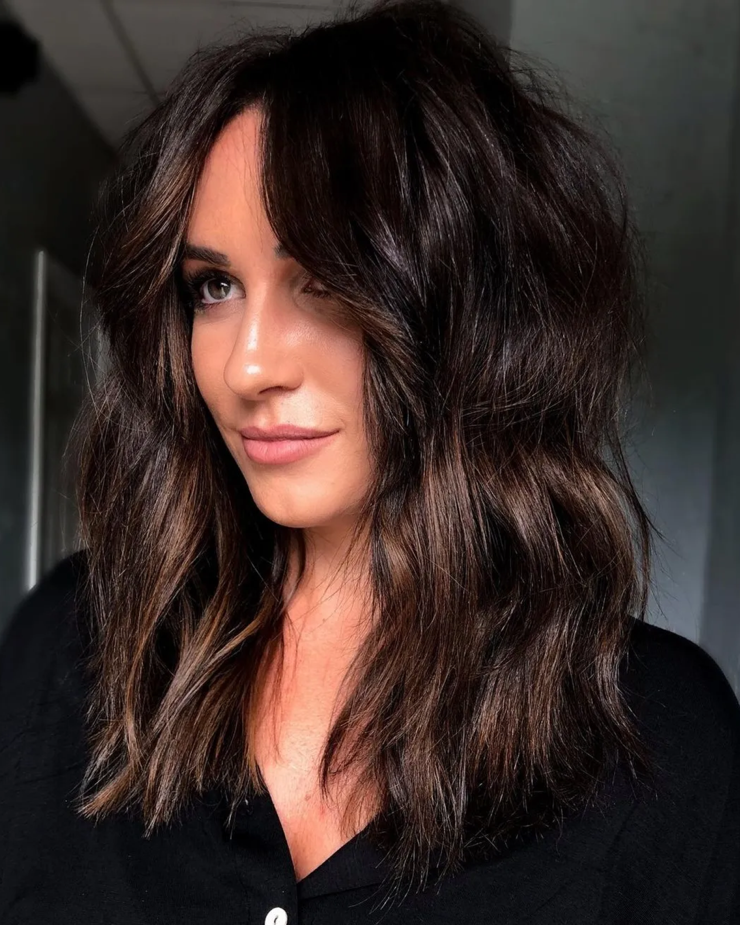Ash Blonde Chin Bob With Waves Ash Blonde Chin Bob With Waves — Low Maintenance Winter Haircuts