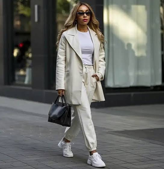 Beige Brilliance: Relaxed Blazer with Trousers — Comfy Winter Outfits