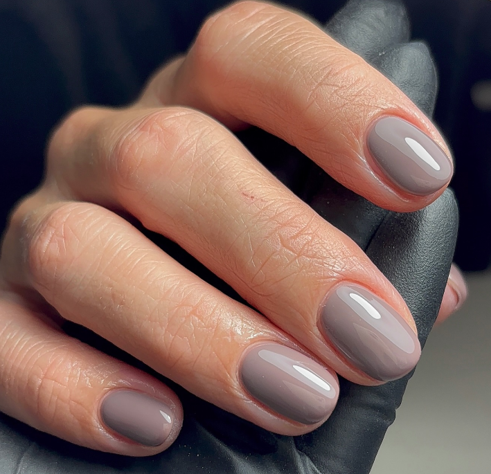 Muted Taupe-Gray Glossy Oval Nails Muted Taupe-Gray Glossy Oval Nails — Winter Gray Nails