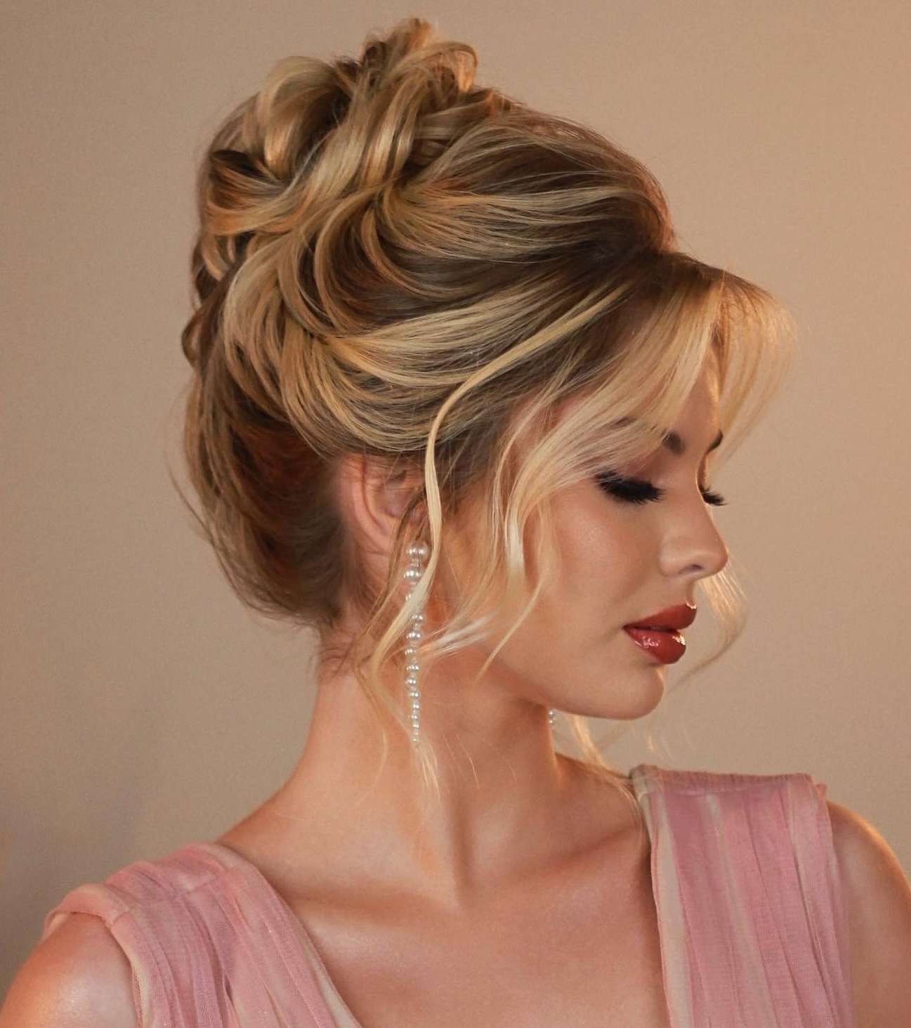 Voluminous Updo With Soft Curls and Curtain Bangs Voluminous Updo With Soft Curls and Curtain Bangs — Winter Updos