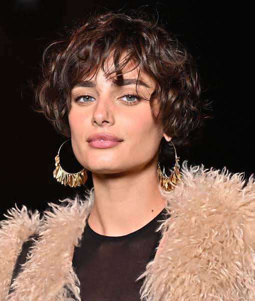 Dark Brown Pixie Crop With Curls Dark Brown Pixie Crop With Curls — Short Winter Haircuts