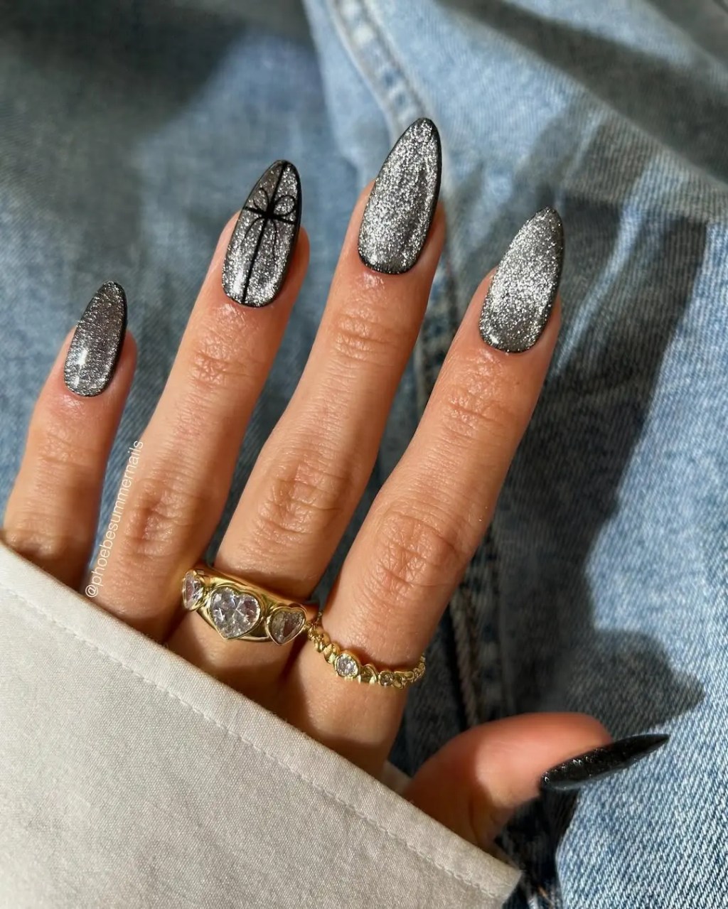 Silver Cat-Eye Glitter Medium Almonds Silver Cat-Eye Glitter Medium Almonds — Simple Winter Nails