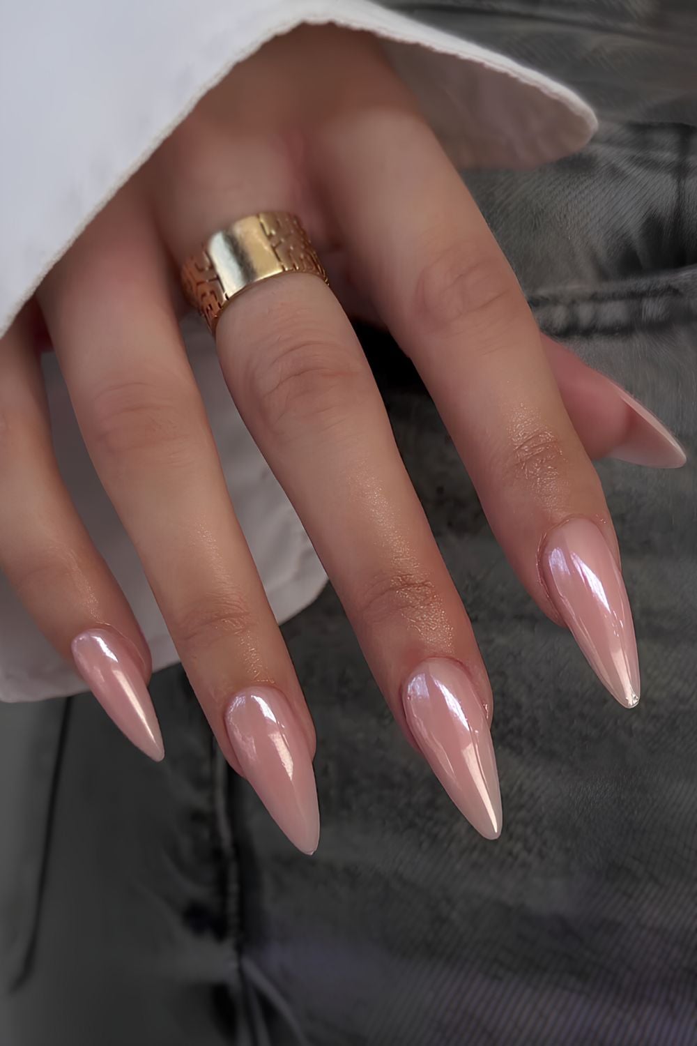 Pale Pink Pearlescent Stiletto Nails Pale Pink Pearlescent Stiletto Nails — Classy Simple Nail Designs