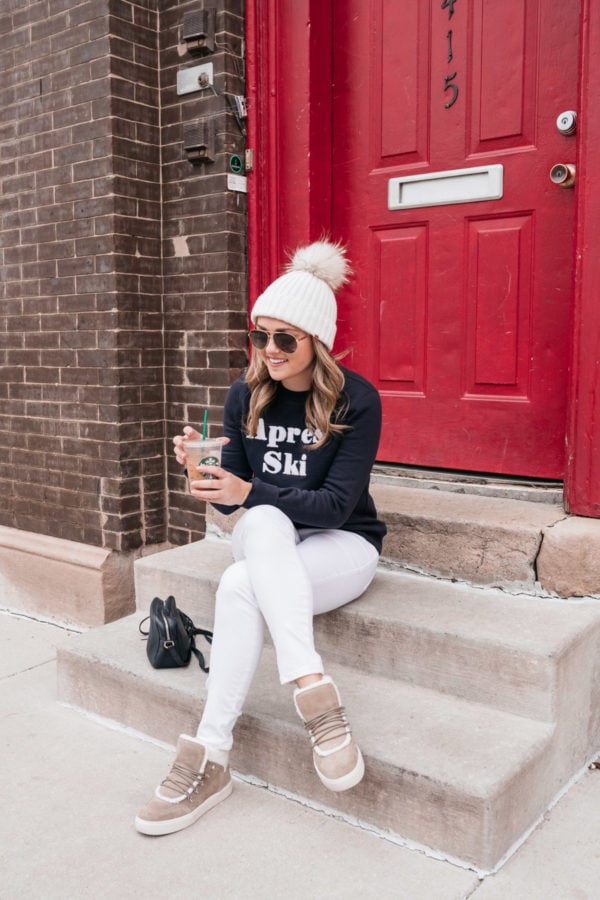 Graphic Sweatshirt and White Skinny Jeans Graphic Sweatshirt and White Skinny Jeans — Chicago Winter Outfits