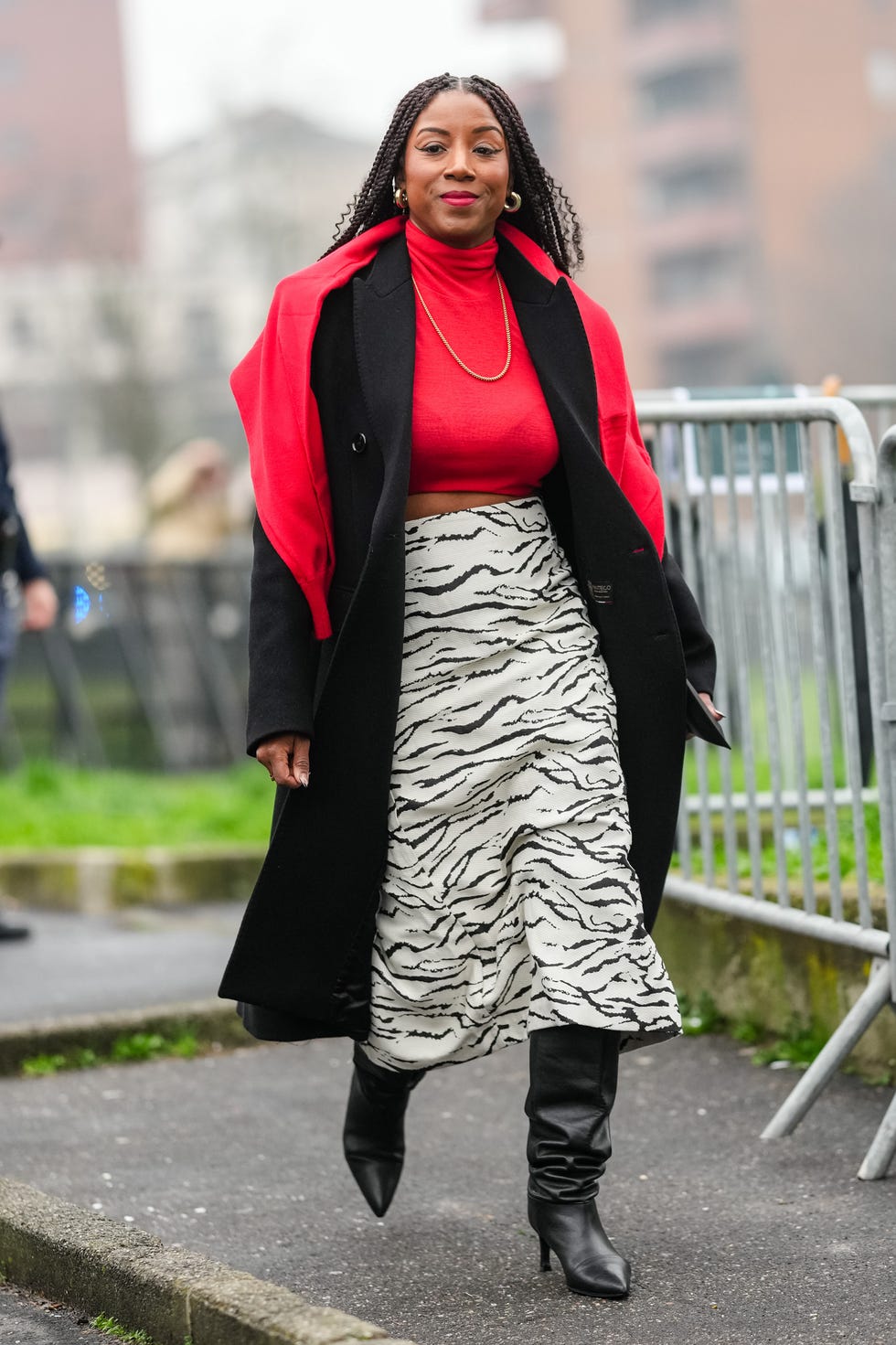 Urban Grey Wool Coat with Ripped Jeans: A City Fall Essential — Fall to Winter Outfits