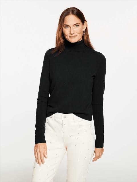 Minimalist Black Turtleneck and Speckled Trousers Minimalist Black Turtleneck and Speckled Trousers — Casual Winter Outfits for Women Over 50