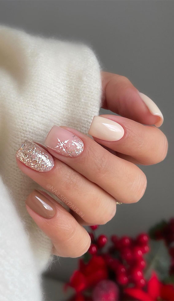 Beige Brown Glitter Snowflake Short Ovals Beige Brown Glitter Snowflake Short Ovals — Simple Winter Nails