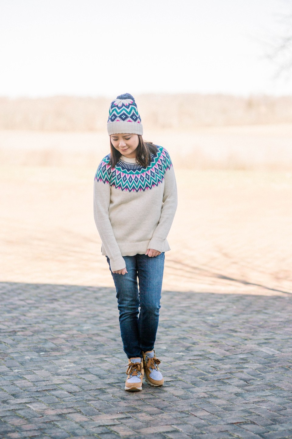 Brown Lace-Up Boots Fair Isle Sweater and Beanie Set for a Cozy Casual Look Brown Lace-Up Boots Fair Isle Sweater and Beanie Set for a Cozy Casual Look — Fair Isle Sweater Outfits