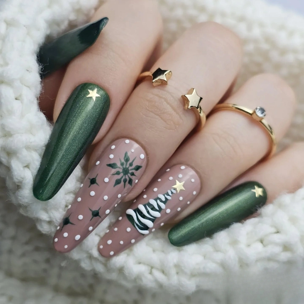 Emerald Green Cat Eye with Festive Trees — Winter Green Nails