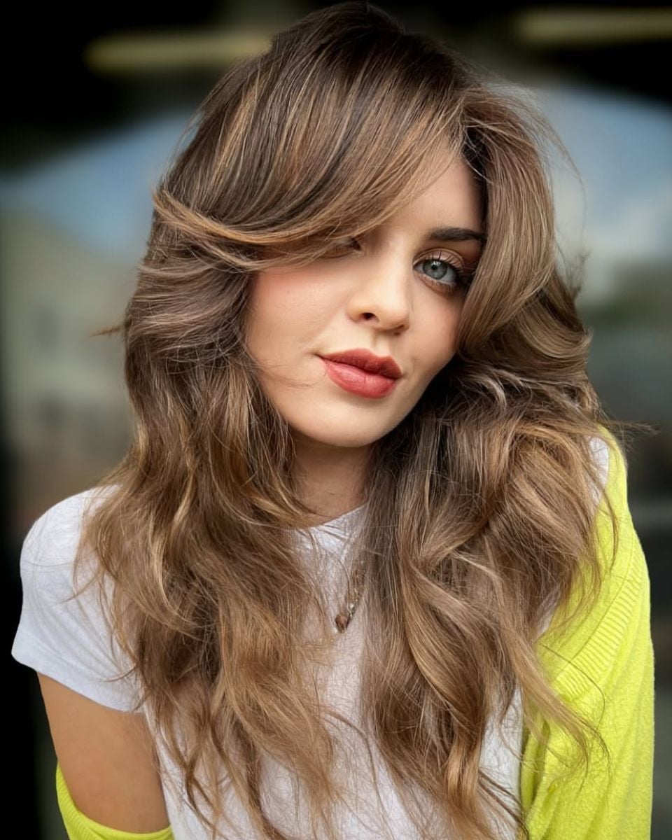 Mid-Back Brown Blonde Highlights With Feathered Layers Mid-Back Brown Blonde Highlights With Feathered Layers — Winter Haircuts with Curtain Bangs