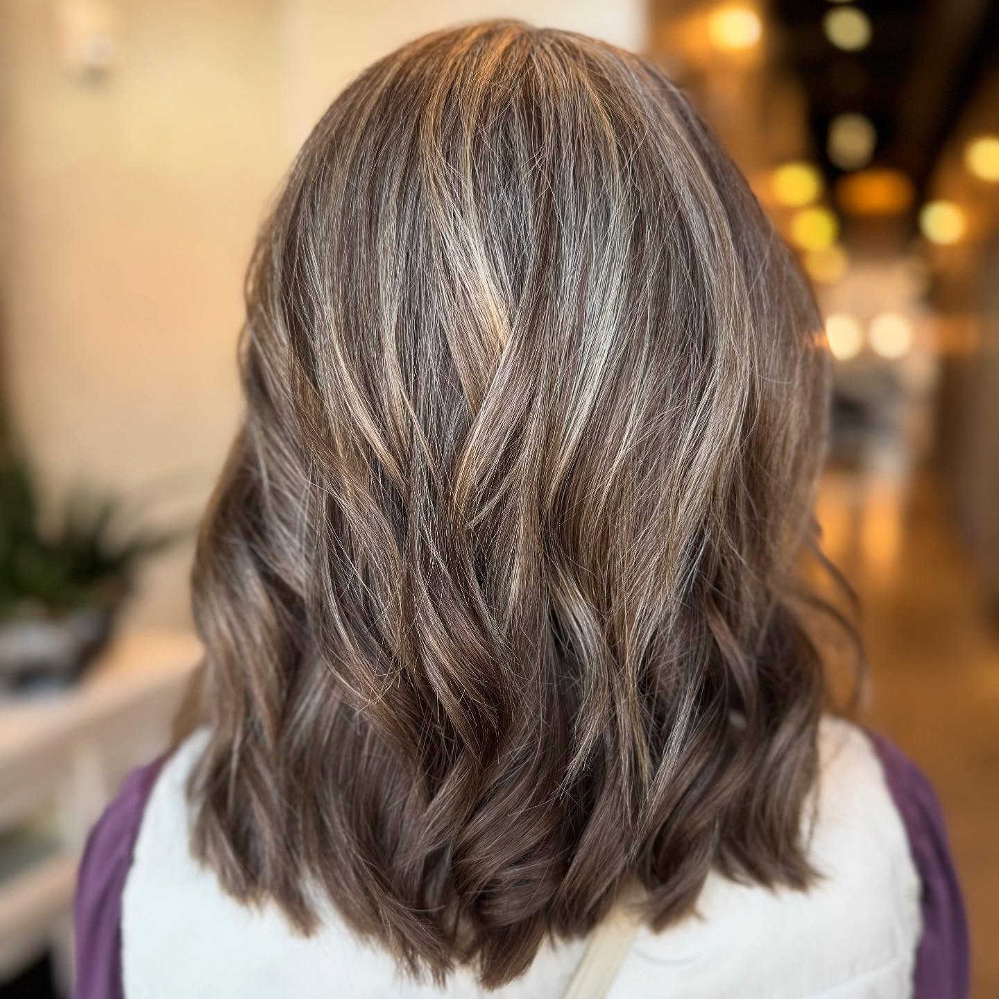 Collarbone Ash Blonde With Silver-Platinum Collarbone Ash Blonde With Silver-Platinum — Gray Blending Highlights
